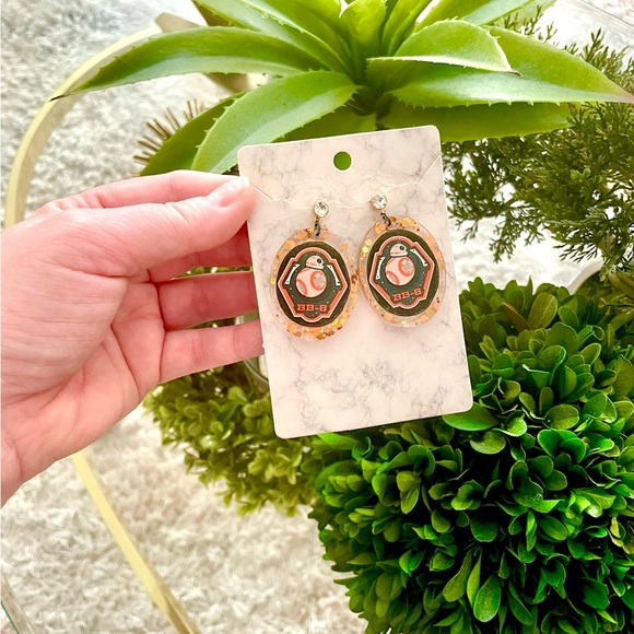 BB-8 Acrylic Earrings - Picture 4 of 5